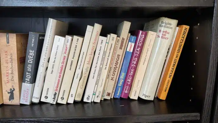 Bücherregal Holz mit Inhalt ( siehe Bilder ) – Bild 4