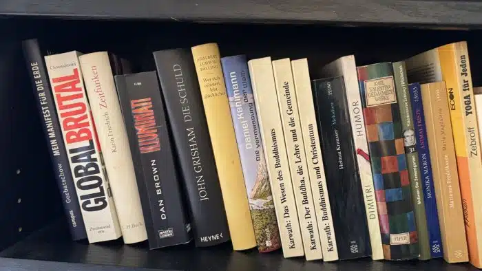 Bücherregal Holz mit Inhalt ( siehe Bilder ) – Bild 2