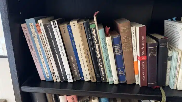 Bücherregal Holz mit Inhalt ( siehe Bilder ) – Bild 6