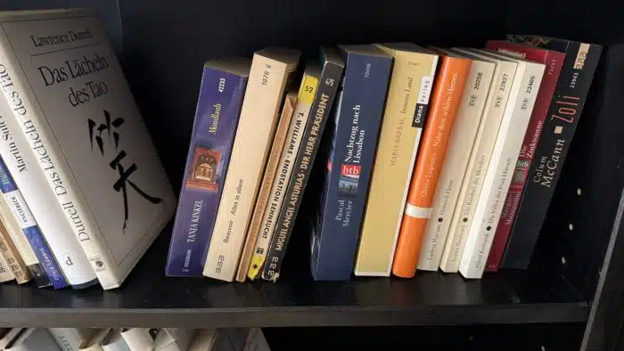 Bücherregal Holz mit Inhalt ( siehe Bilder ) – Bild 8