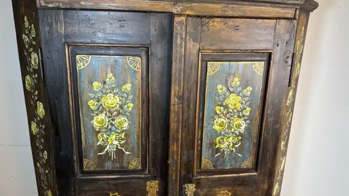 Bauernschrank datiert 1710 – Bild 3
