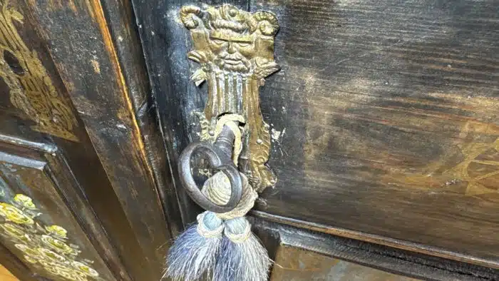 Bauernschrank datiert 1710 – Bild 5