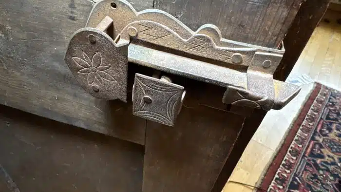 Bauernschrank datiert 1710 – Bild 8