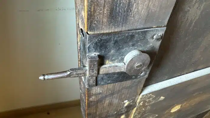 Bauernschrank datiert 1710 – Bild 16