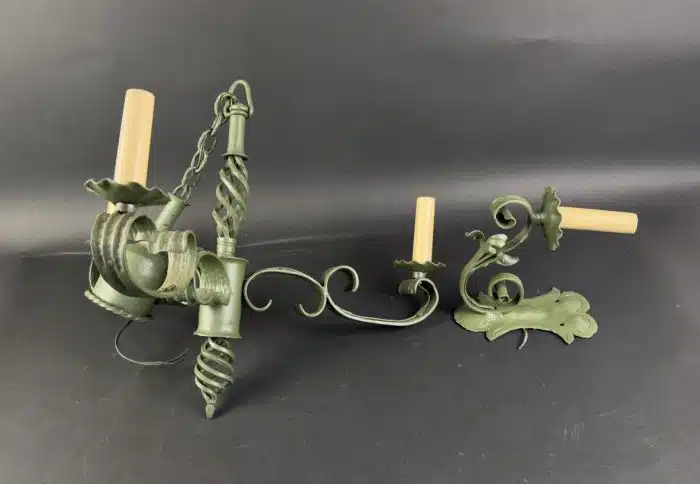 Hängelampe aus Eisen mit Wandapplike Dm. Ca 60 cm