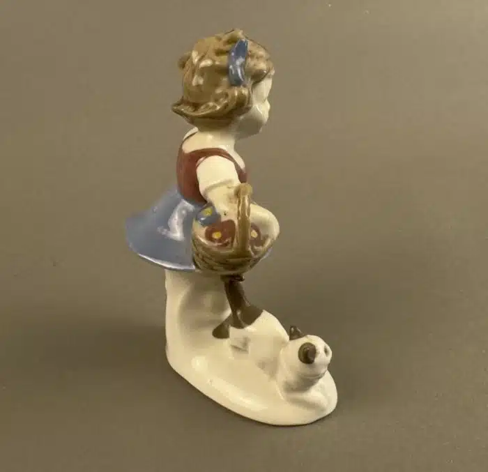  Lippelsdorf Porzellan  Mädchen mit Katze Porzellan Figur Foreign 9421 – Bild 2
