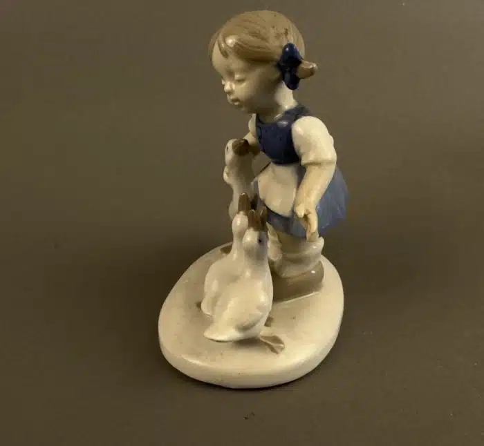 Lippelsdorf Keramik Figur Mädchen mit Enten und Gans – Bild 2