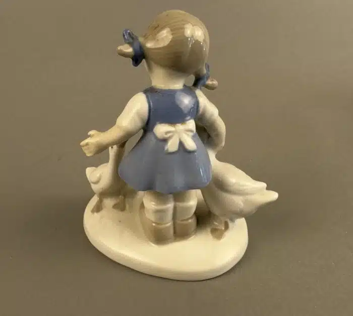 Lippelsdorf Keramik Figur Mädchen mit Enten und Gans – Bild 3