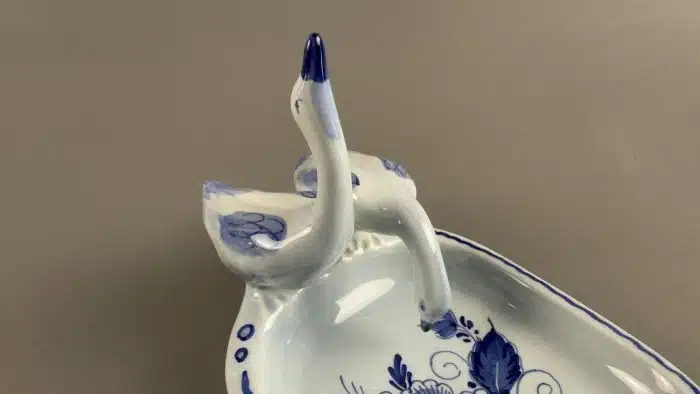 zwei Schwäne mit Schale im  klassisches Blue Delft Design, Delft Keramik 16x11 cm – Bild 3