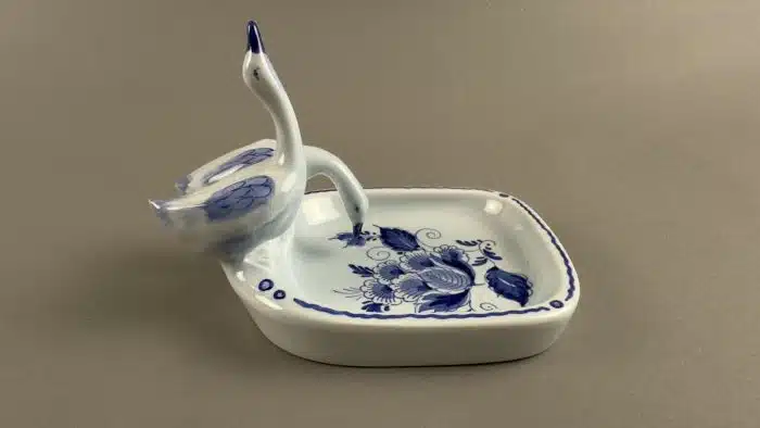 zwei Schwäne mit Schale im  klassisches Blue Delft Design, Delft Keramik 16x11 cm – Bild 4