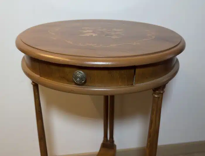 Runder Italienischer Vintage Tisch mit Schublade, Intarsien Dm. 44cm H 71 cm – Bild 4
