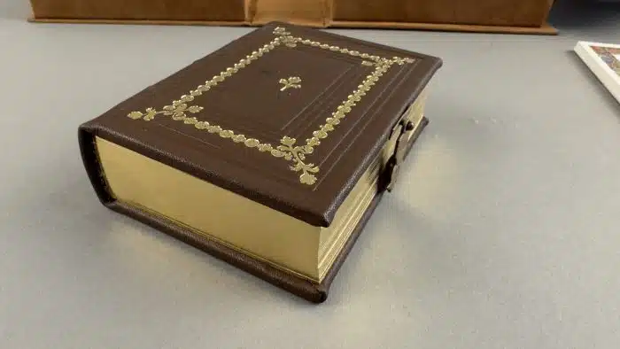 Psalterium Beatae Mariae Virginis. Das Gebetbuch der Königin Beatrix. in orig. Karton und Beschreibungsheft, Karton 17x15 cm – Bild 3