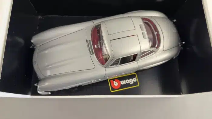 Mercedes-Benz 300 SL - Bburago 1/18 Druckguss Modell 3013 - silber – Bild 4