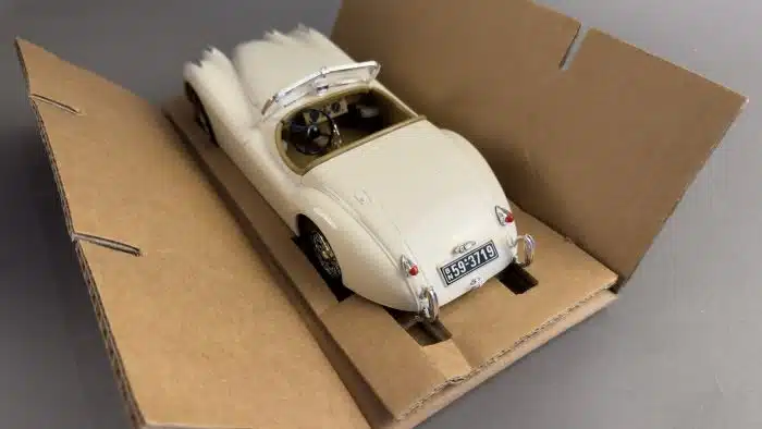 1/18 - Jaguar XK120 Silber 1948 – Bild 4