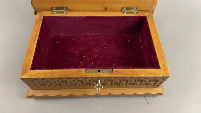 vintage Holzschatulle . Schatzkiste mit Schlüssel 24x18 H 9 cm – Bild 6