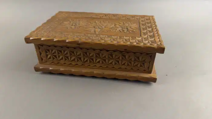 vintage Holzschatulle . Schatzkiste mit Schlüssel 24x18 H 9 cm – Bild 7