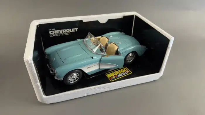 BBurago Chevrolet Corvette 1957 cod. 3024 1:18  OVP – Bild 2