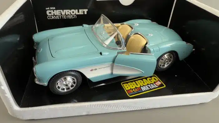 BBurago Chevrolet Corvette 1957 cod. 3024 1:18  OVP – Bild 3