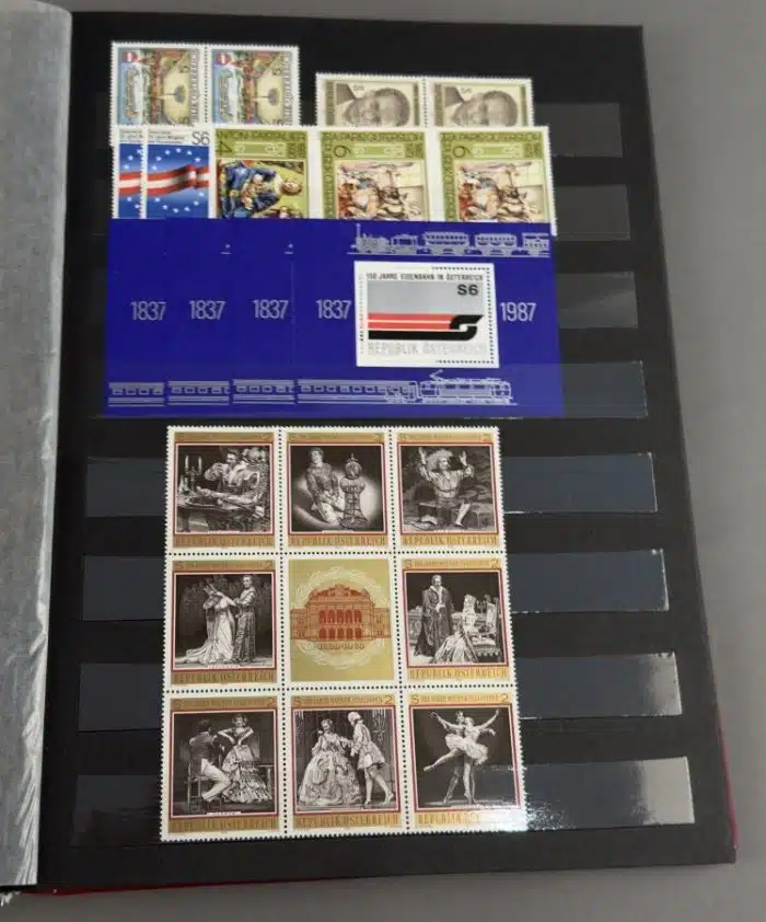 Grosses Briefmarkenalbum siehe Bilder !! – Bild 17