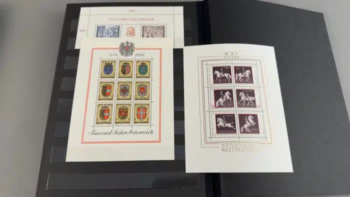 Grosses Briefmarkenalbum siehe Bilder !! – Bild 18