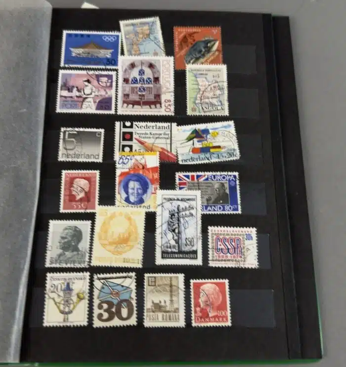 Grosses Briefmarkenalbum siehe Bilder !! – Bild 13