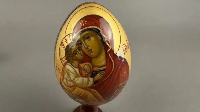 Lack-Ei Darstellung "Madonna mit Kind", Höhe ca. 18 cm, signiert – Bild 2