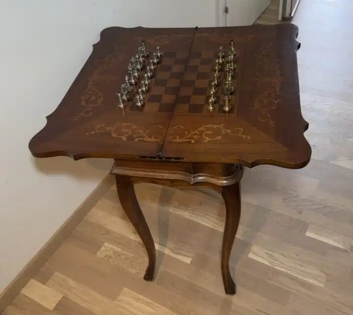 Vintage Schachtisch - Spieltisch mit Intarsien inklusive Schachfiguren aus Messing und Edelstahl - Platte 76x80cm H 74 cm – Bild 9