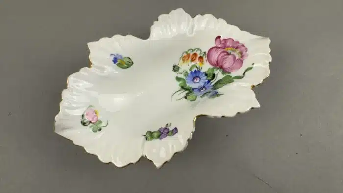 HEREND Porzellanschale Blattförmiges Blumenmuster-Goldrand L 15 cm, blaue Marke – Bild 3