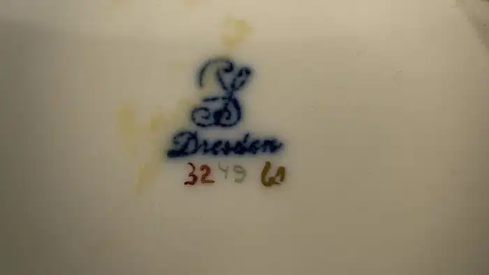 Gehenkelter kleiner Übertopf "Dresden" Potschapel, aufgesetzte Blüten, H-10 cm - unterglasurblaue Marke – Bild 6