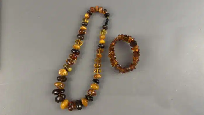 Schmuckkette mit Bernstein Elast-Armband – Bild 4