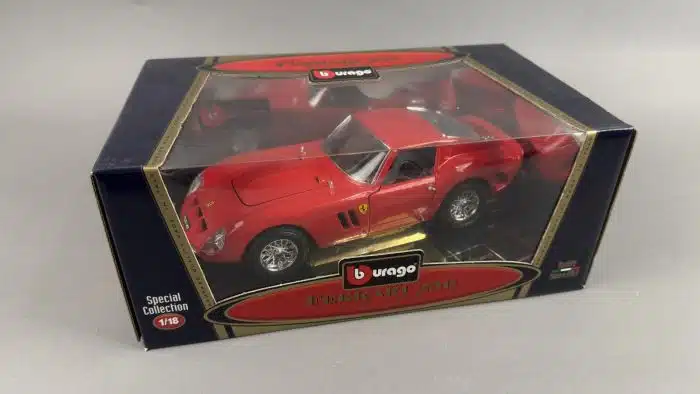 BBURAGO 3011 FERRARI 250 GTO 1962 #96 - RED 1:18 