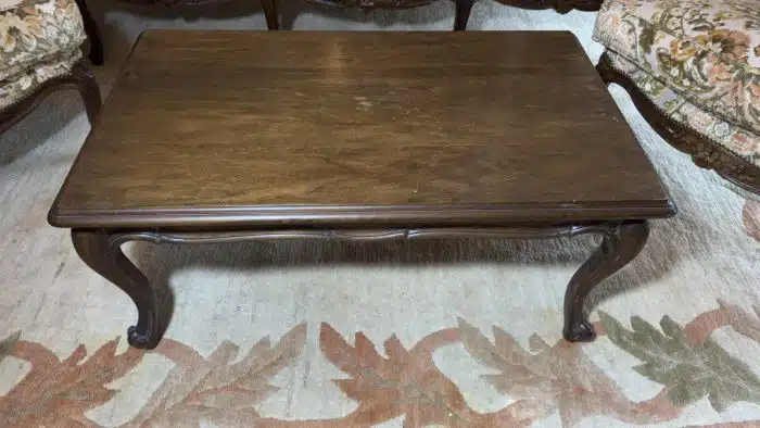 Wohnzimmerset im Louis XV-Stil, hochwertige Tapezierungen, bestehnd aus 1 Bank  2 Armsessel, 1 Tisch Bank - 200x90 LehenH. 110 SitzH. 50 cm Tisch 97x57 cm H 44 cm – Bild 12