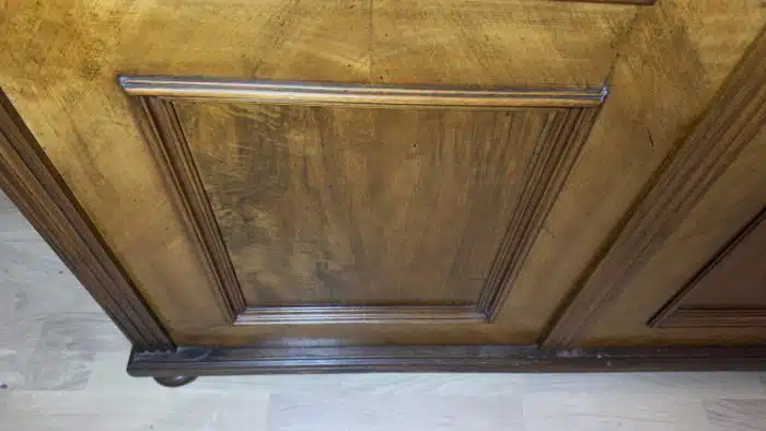 Vitrine - Bücherschrank, Geschirrschrank Gründerzeit, zwei Türen mit alter Verglasung, innen drei Fächer, Höhe ca. 200 cm, Breite ca. 130 cm, Tiefe ca. 40 cm, Schloss, Schlüssel, – Bild 7