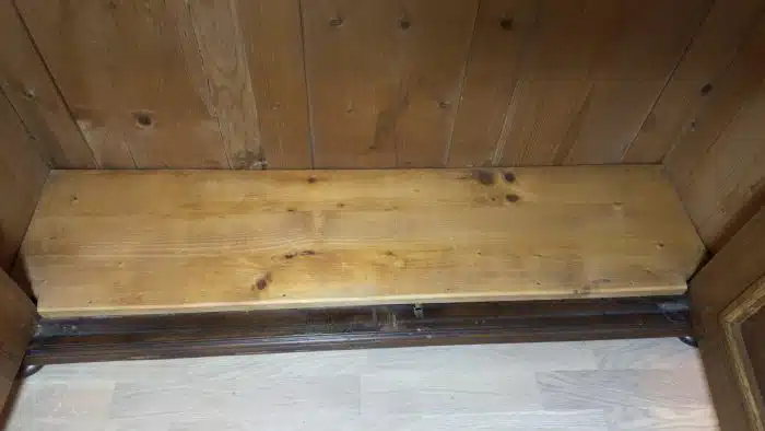Vitrine - Bücherschrank, Geschirrschrank Gründerzeit, zwei Türen mit alter Verglasung, innen drei Fächer, Höhe ca. 200 cm, Breite ca. 130 cm, Tiefe ca. 40 cm, Schloss, Schlüssel, – Bild 12