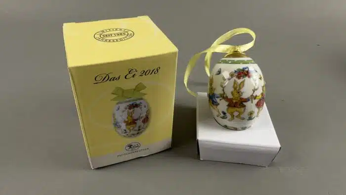 Hutschenreuther Osterei "Das Ei 2018" Hasenreigen 7,5 cm,