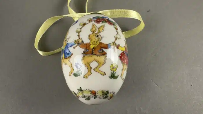 Hutschenreuther Osterei "Das Ei 2018" Hasenreigen 7,5 cm, – Bild 2