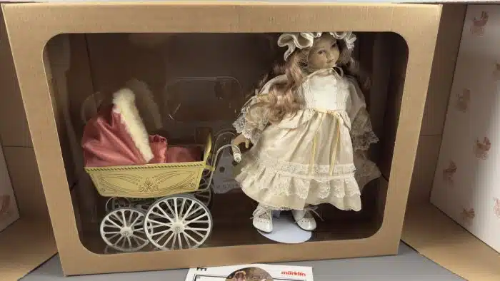 Märklin 1611 - Heidi Ott - unbespielt - Künstlerpuppe m. Puppenwagen (1995) - Nostalgie-Set OVP – Bild 4