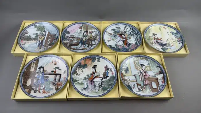 7 Stück Kaiserliches Jingdezhen-Porzellan – -dekorative Teller - 1988 - limitierte Auflage