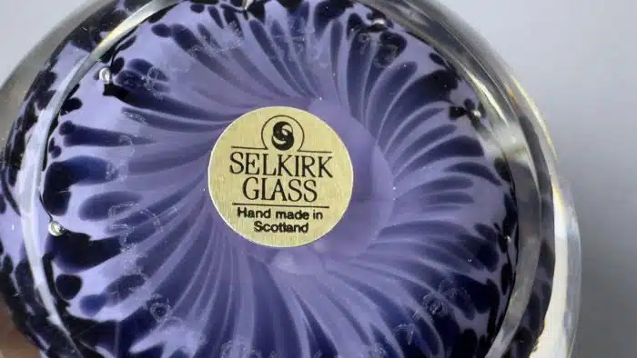Selkirk Glass Briefbeschwerer 1993, signiert – Bild 4