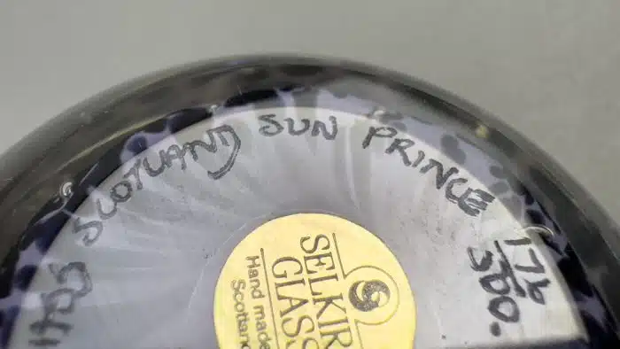 Selkirk Glass Briefbeschwerer 1993, signiert – Bild 6