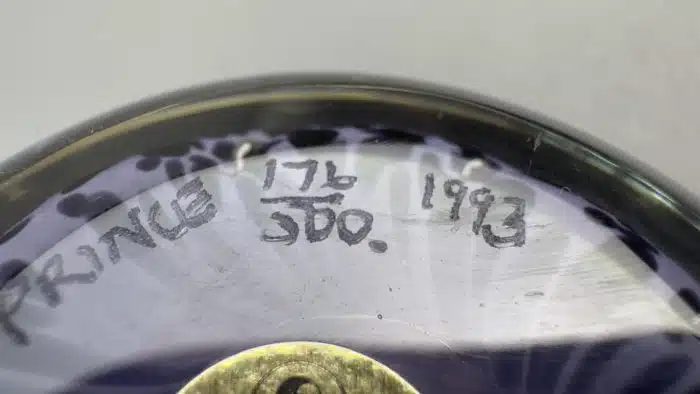 Selkirk Glass Briefbeschwerer 1993, signiert – Bild 7