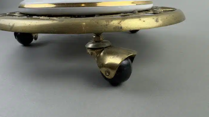 Blumensäule weiß mit Goldrand aus Porzellan auf Messing Blumen Untersetzer mit Rollen H.55 cm – Bild 5
