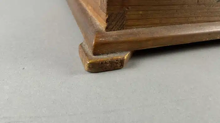 Holzschatulle Schmuckschatulle Nähzeugschatulle mit Inhalt 1. H. 20 Jh. 32x21 cm H 11 cm – Bild 3