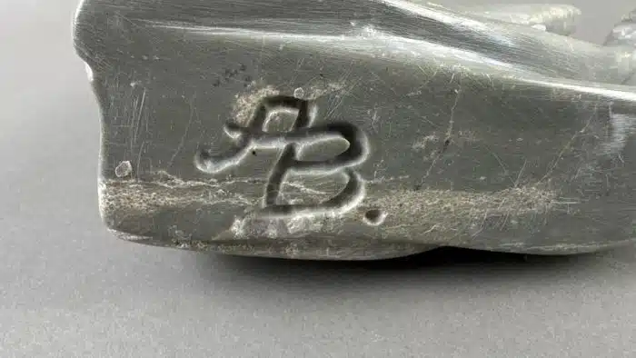 Steinskulptur mit Künstlermonogramm H 15cm – Bild 5