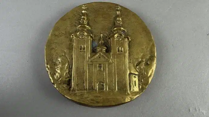 Heinz Goll -  Messing - Wallfahrtskirche Heiligen Grab - Bleiburg - Ausführung Gießerei "Kurt Jesch" Bleiburg, Dm. 15 cm