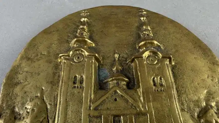 Heinz Goll -  Messing - Wallfahrtskirche Heiligen Grab - Bleiburg - Ausführung Gießerei "Kurt Jesch" Bleiburg, Dm. 15 cm – Bild 2