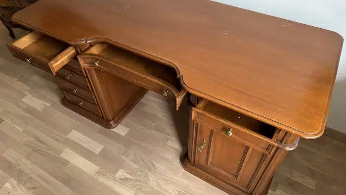 Italienischer Schreibtisch - mit 7 Laden 1 Türe mit Fächern und dazugehörigem Sessel L 168 cm T 72 cm H 78 cm – Bild 5