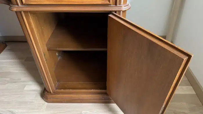 Italienischer Schreibtisch - mit 7 Laden 1 Türe mit Fächern und dazugehörigem Sessel L 168 cm T 72 cm H 78 cm – Bild 6