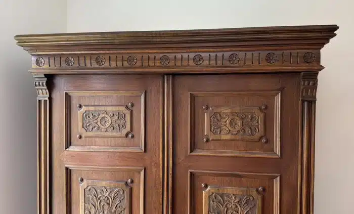 Altdeutscher Schrank - Kasten mit Regalfächer Antik mit Schnitzerei H 201 cm B 132 cm T 72 cm – Bild 2
