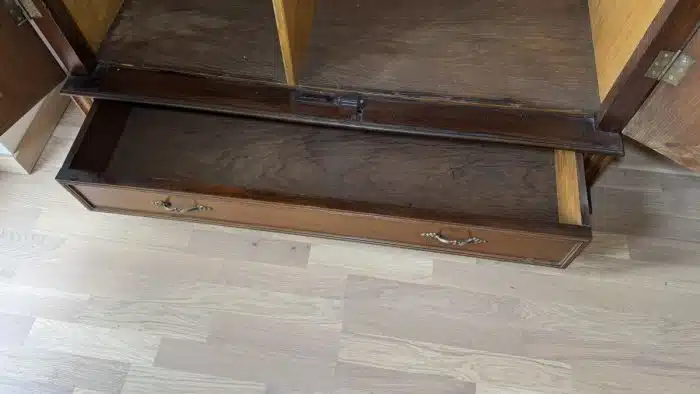 Altdeutscher Schrank - Kasten mit Regalfächer Antik mit Schnitzerei H 201 cm B 132 cm T 72 cm – Bild 12